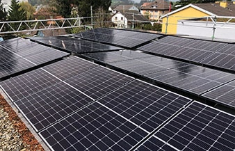 Referenz_Flachdach Solaranlage Montage EFH Biberist Solothurn von ENPRO Energiearchitekten AG Brugg Aargau