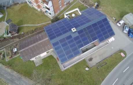 Referenz Solaranlage TOP Schrägdach Bürogebäude und Wohnen, Egolzwil Zürich - ENPRO Energiearchitekten AG Brugg Aargau