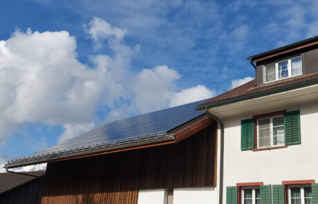 Solaranlage Landwirtschaftsgebäude in Tecknau Basel-Landschaft_realisiert ENPRO Energiearchitekten AG Brugg Aargau