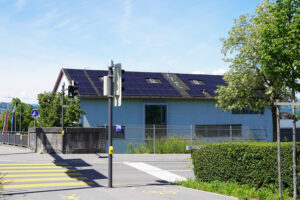 Gemeindehaus Doettingen mit Solaranlage von ENPRO Energiearchitekten AG Brugg Aargau