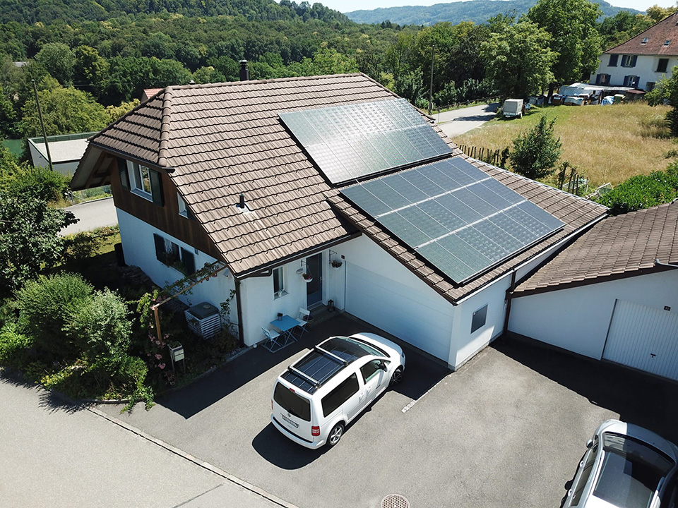 Solaranlage TOP SWISS Steildach von ENPRO Energiearchitekten AG Brugg Aargau