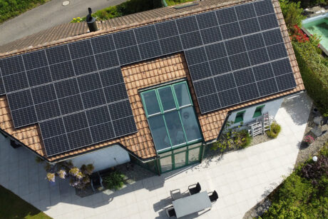 Solaranlage TOP Steildach für Einfamilienhaus in Muhen, realisiert von ENPRO Energiearchitekten AG Brugg