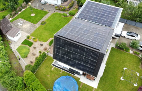 Solaranlage für EFH in Frick Schräg- und Flachdach von ENPRO Energiearchitekten AG Brugg Aargau