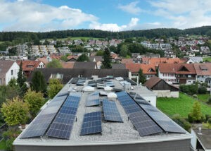 Solaranlage-Flachdach-MFH-Untersiggenthal_ENPRO-Energiearchitekten-AG-Brugg-Aargau_Objekt-1