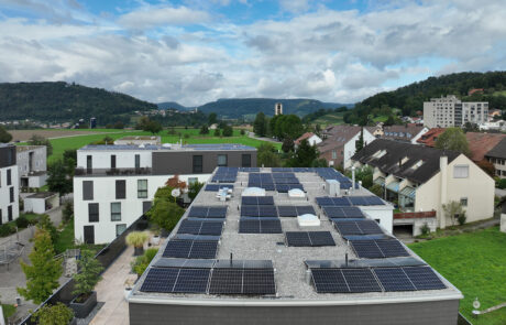 Solaranlage-Flachdach-MFH-Untersiggenthal_ENPRO-Energiearchitekten-AG-Brugg-Aargau_Objekt-3